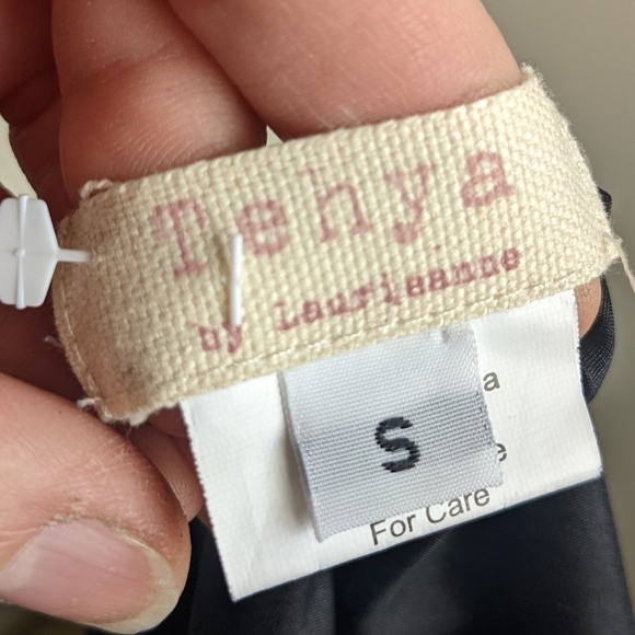 SILK Flutter Sleeve Low Back Black Midi Dress Keyhole S - Picture 3 of 15